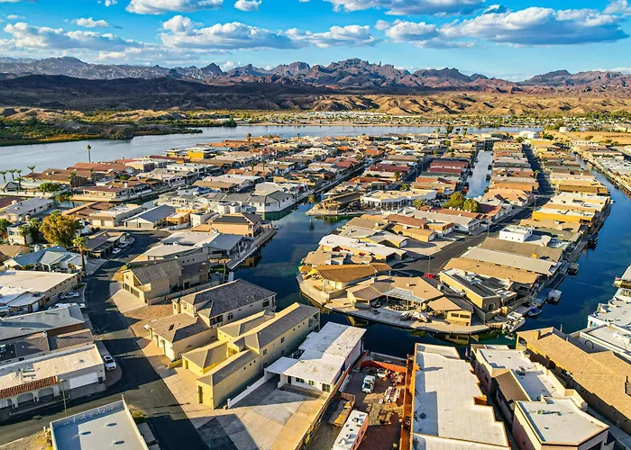 Multi-home Retreat On Colorado River W/ Boat Dock! *